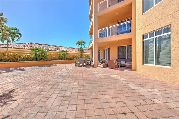 $9,000 | 501 Mandalay Avenue, Unit 309, Clearwater Beach, FL 33767