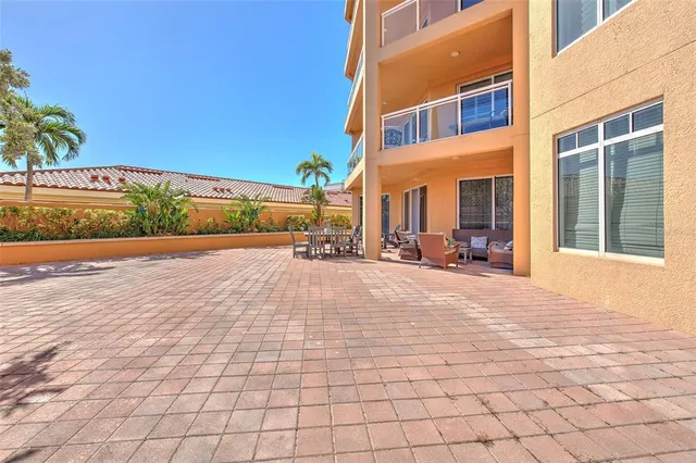 $9,000 | 501 Mandalay Avenue, Unit 309, Clearwater Beach, FL 33767