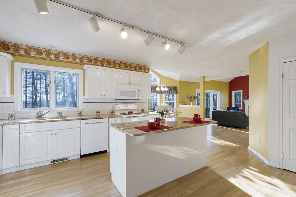 39 Chicory Road Westford, MA 01886 - Photo 4 of 25 Gallery Image 4