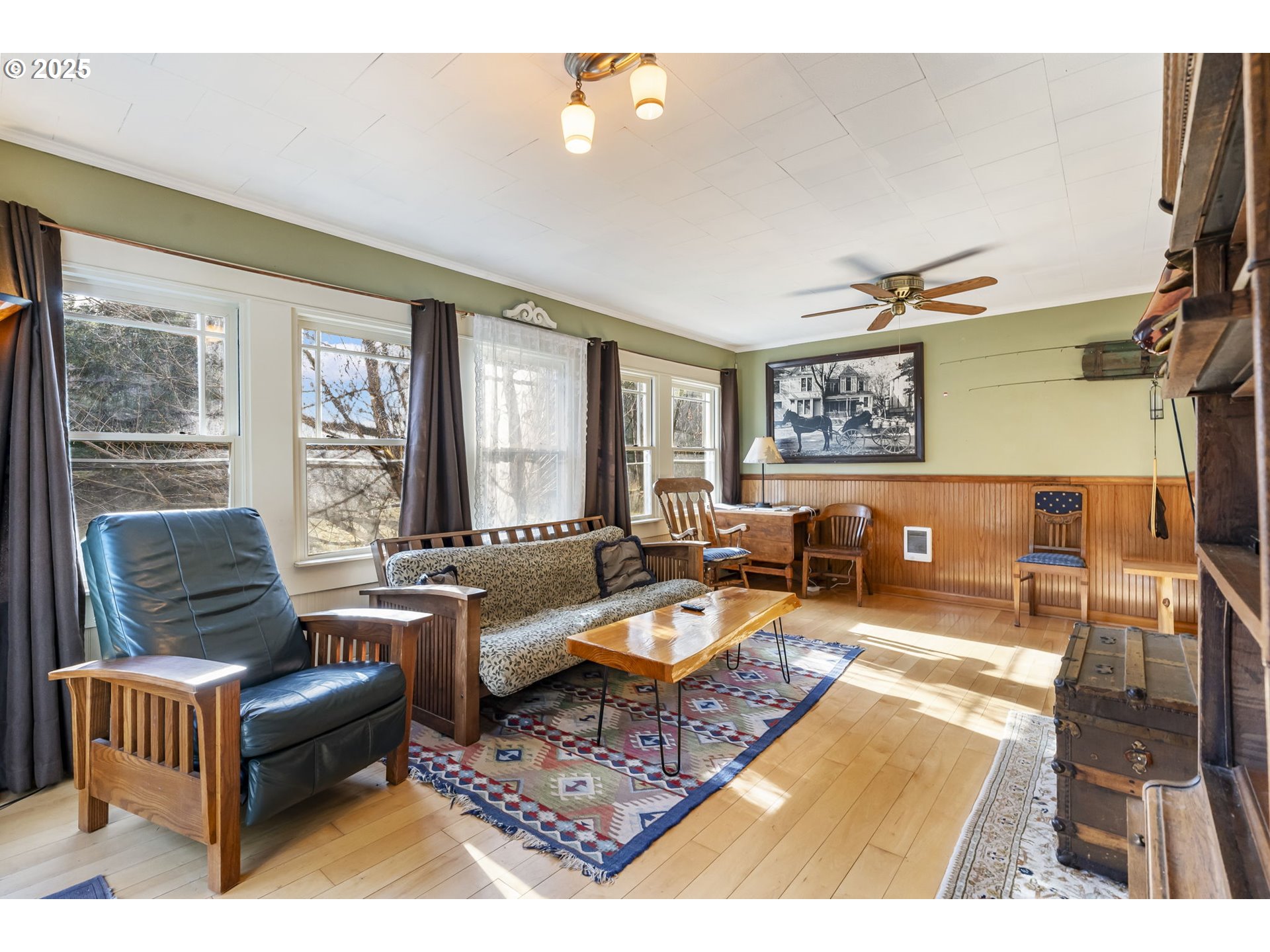 162 Riverside Drive Idanha, OR 97350 - Photo 19 of 40 a living room with furniture and a window