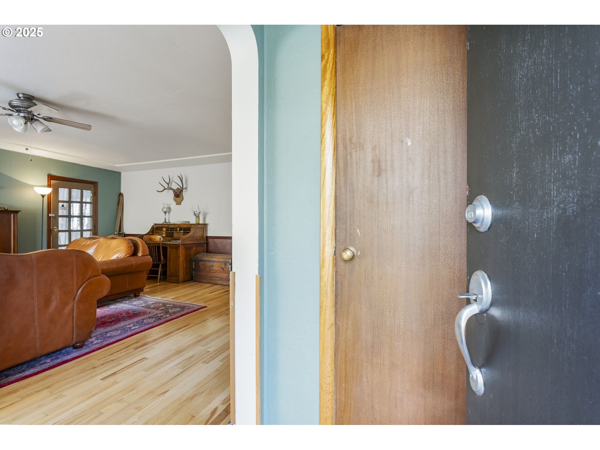 162 Riverside Drive Idanha, OR 97350 - Photo 2 of 40 a living room with furniture and a table