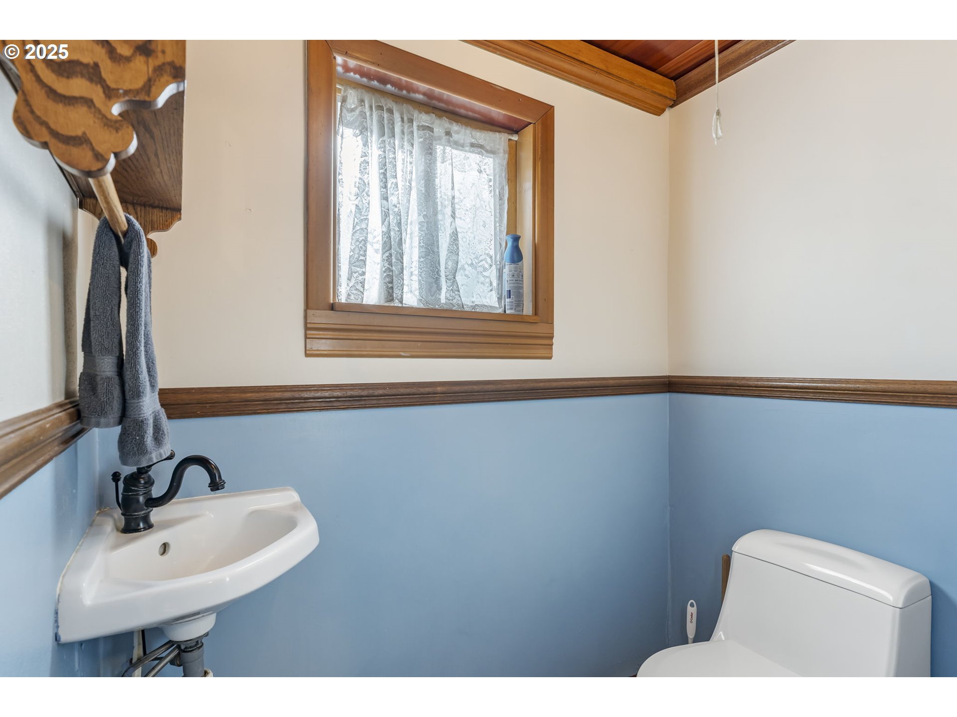 162 Riverside Drive Idanha, OR 97350 - Photo 23 of 40 a bathroom with a toilet a sink and mirror