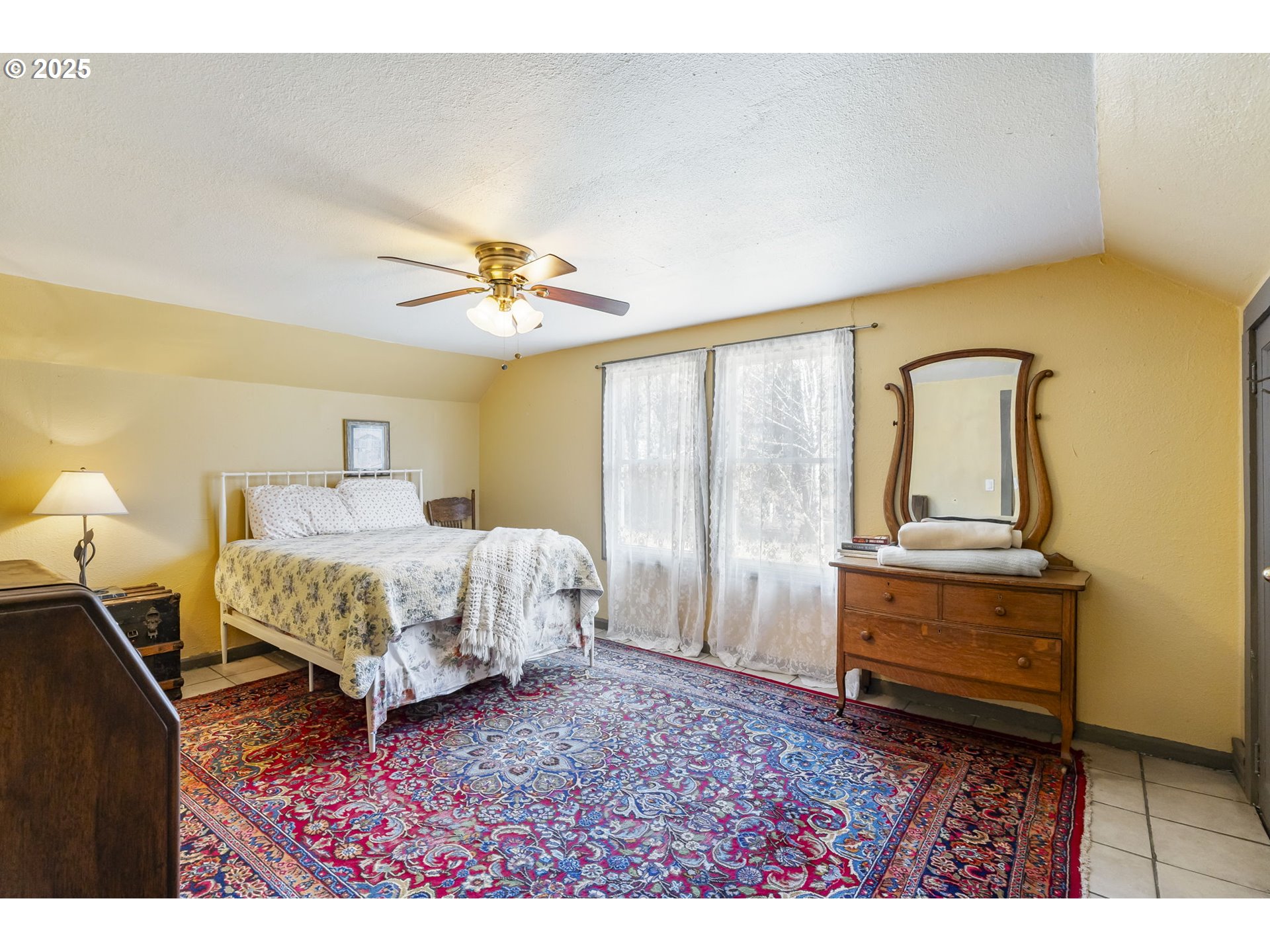 162 Riverside Drive Idanha, OR 97350 - Photo 27 of 40 a bedroom with a bed and a chandelier