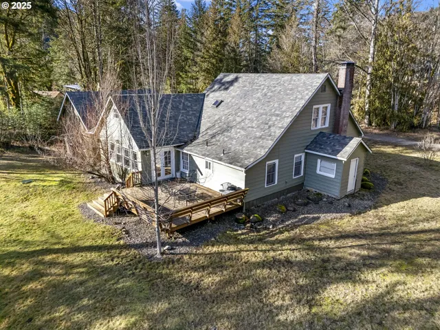 a view of a house with a backyard