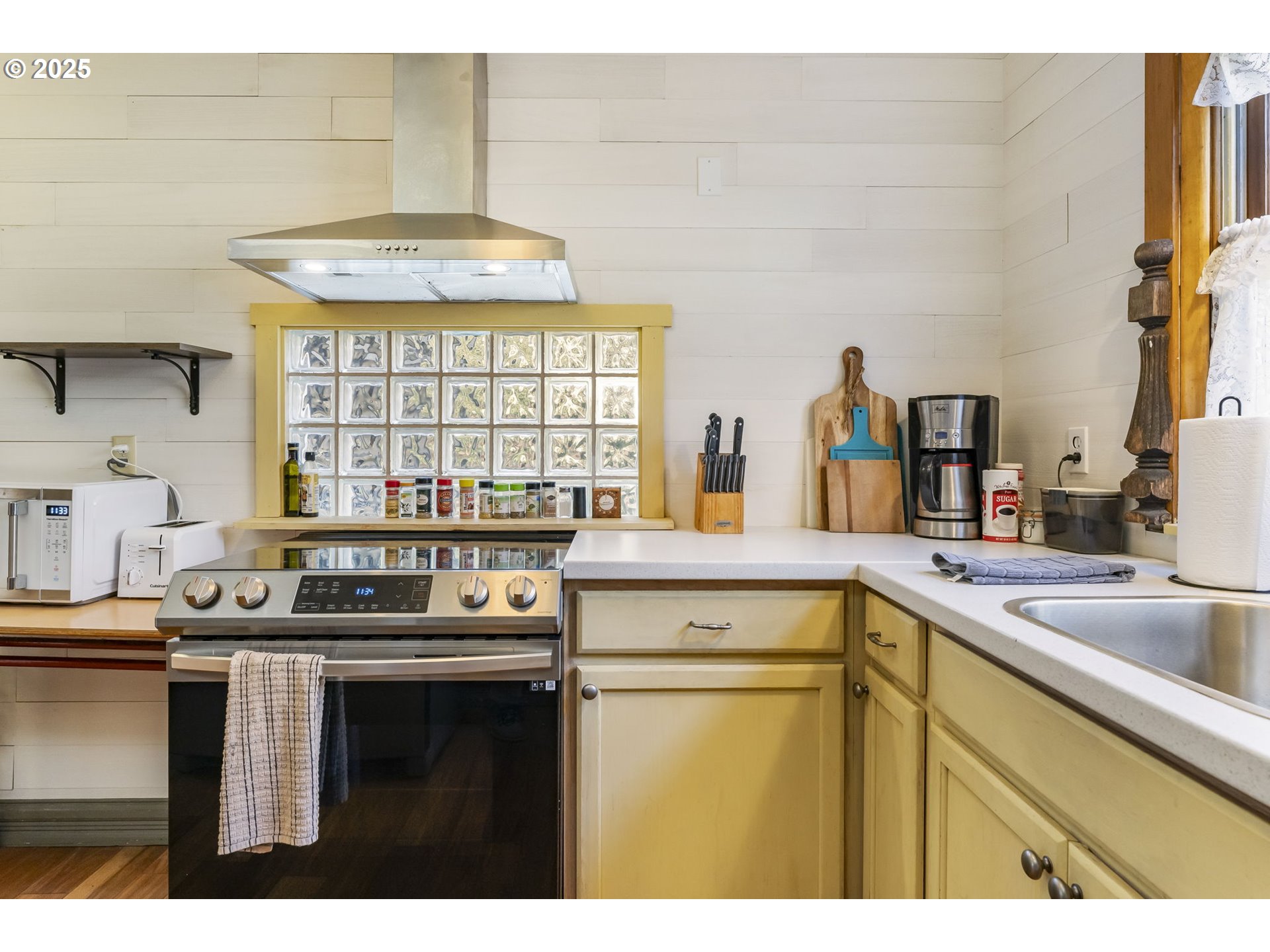 162 Riverside Drive Idanha, OR 97350 - Photo 10 of 40 a kitchen with a sink and cabinets