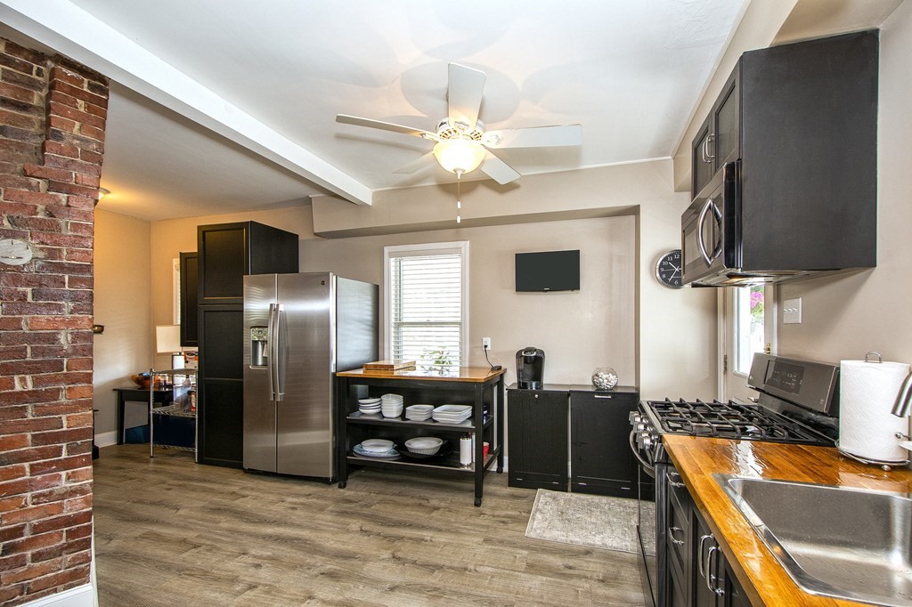 24 J Street Hull, MA 02045 - Photo 5 of 21