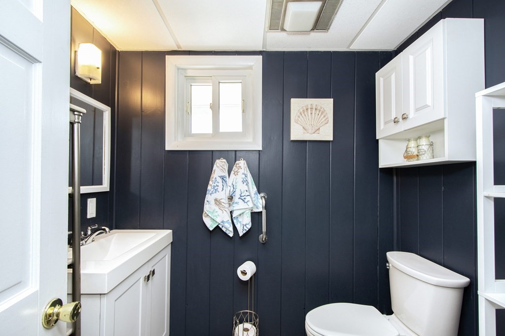 24 J Street Hull, MA 02045 - Photo 7 of 21