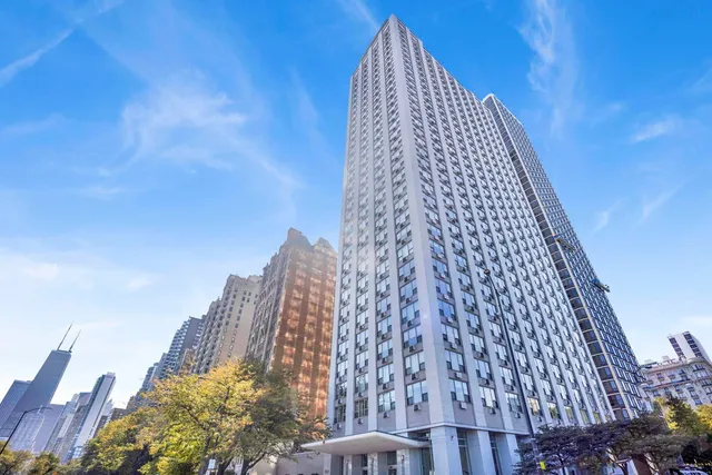 $2,300 | 1550 North Lake Shore Drive, Unit 3C, Chicago, IL 60610