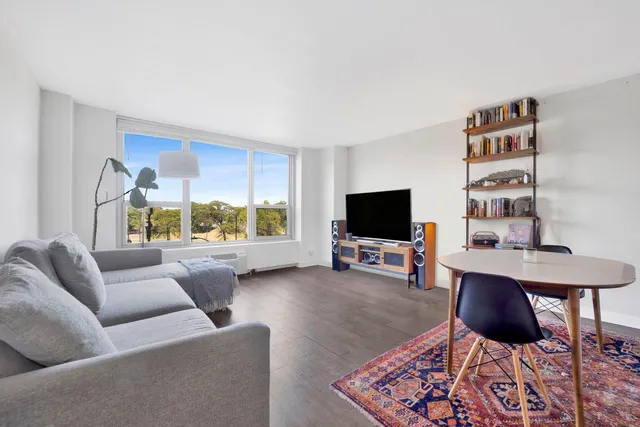 $2,300 | 1550 North Lake Shore Drive, Unit 3C, Chicago, IL 60610