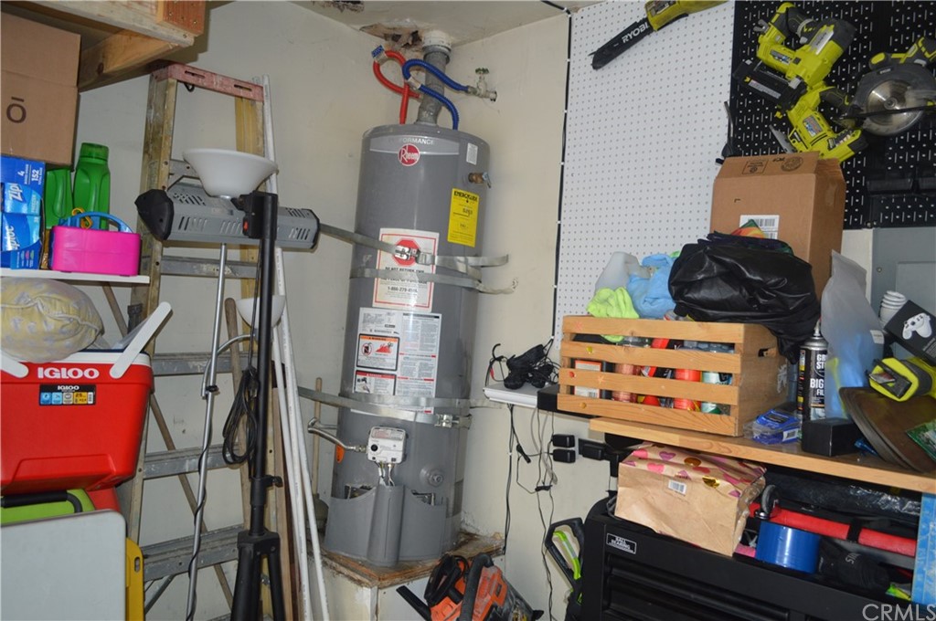 5577 Pioneer Boulevard, Unit 9 Whittier, CA 90601 - Photo 39 of 45 a utility room with dryer and washer