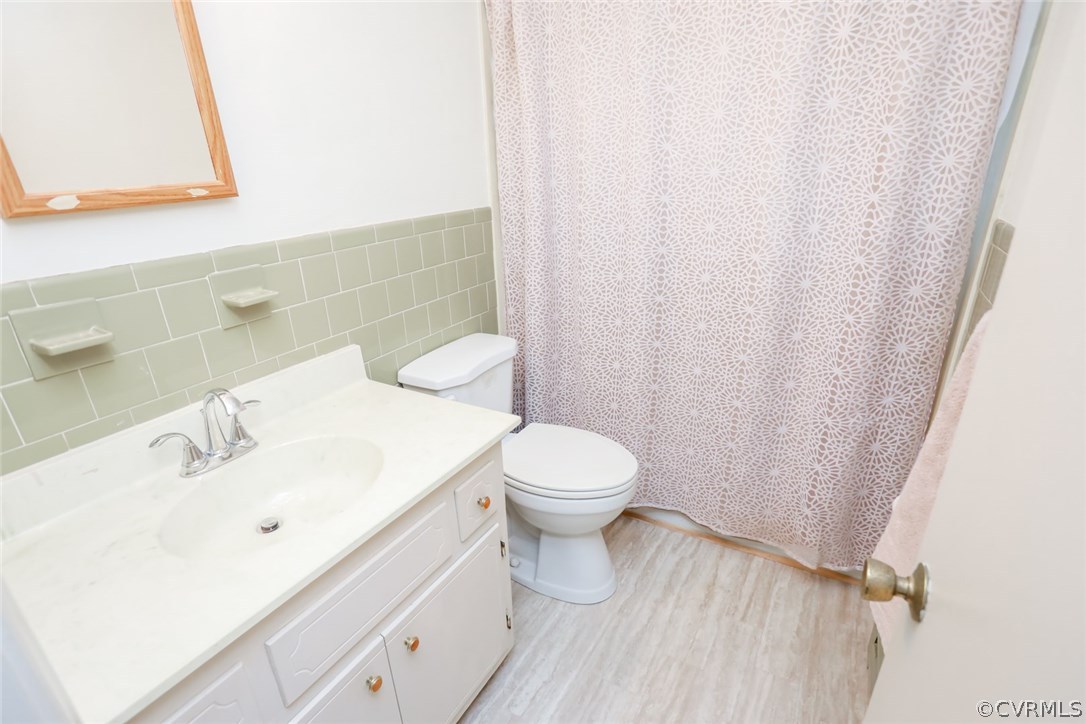 3350 Clintwood Road Midlothian, VA 23112 - Photo 13 of 18 a bathroom with a sink a toilet and a mirror