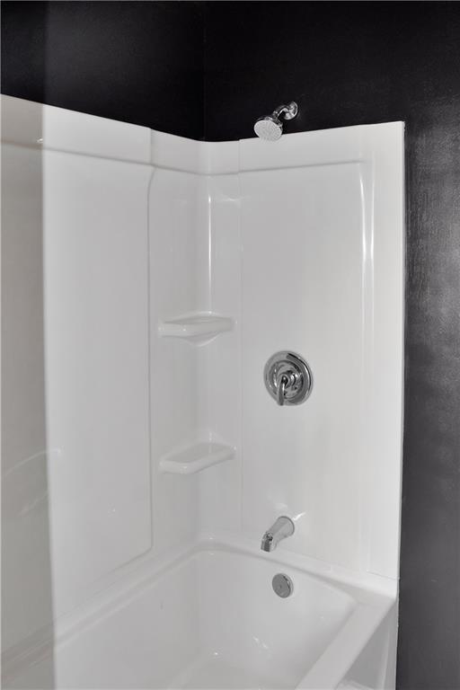 120 Ralph McGill Boulevard Northeast, Unit 402 Atlanta, GA 30308 - Photo 29 of 38 a bathroom with a bathtub