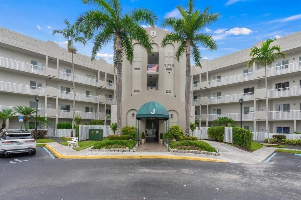 7775 Southampton Terrace, Unit 405 Tamarac, FL 33321 - Photo 2 of 82 Photo 2