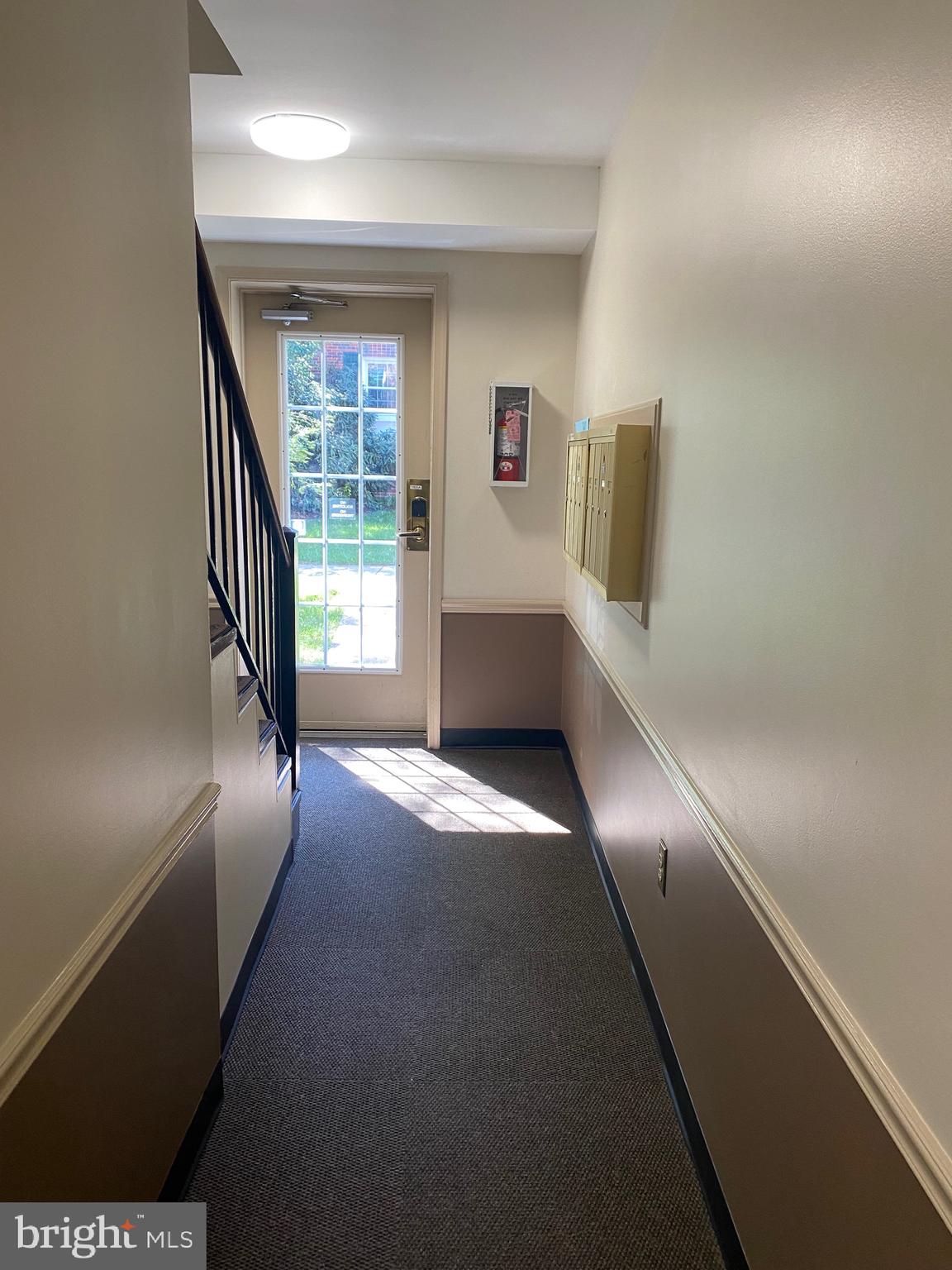1805 Key Boulevard, Unit 511 Arlington, VA 22201 - Photo 2 of 26 a view of entryway and hall with a window