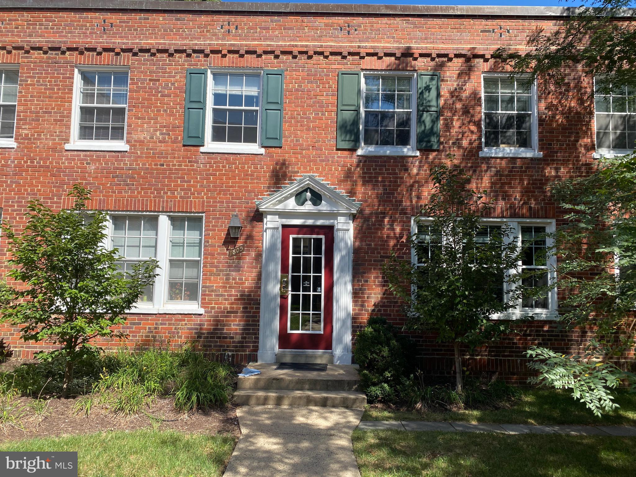 1805 Key Boulevard, Unit 511 Arlington, VA 22201 - Photo 26 of 26 front view of a house