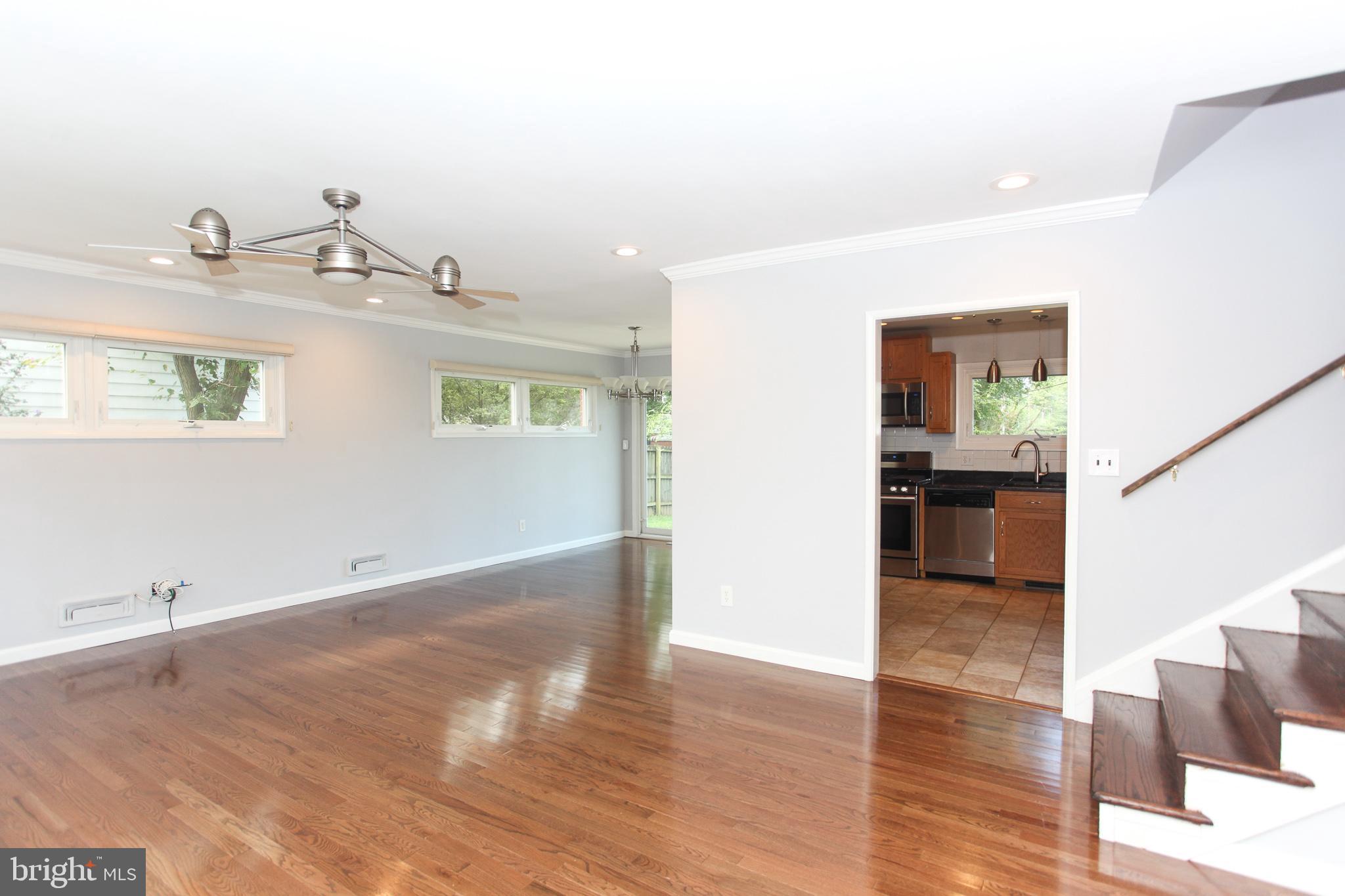 6003 Johnnycake Road Catonsville, MD 21228 - Photo 5 of 47 Living Room