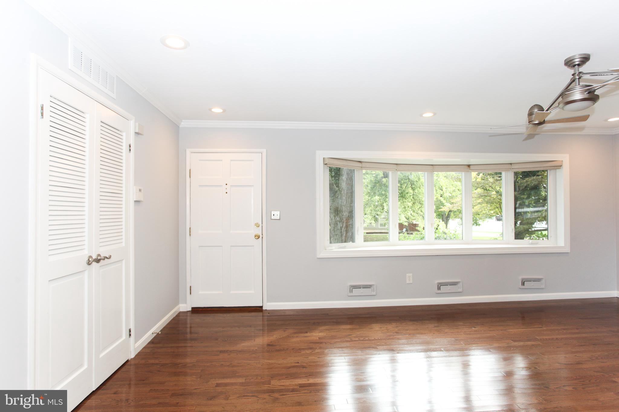 6003 Johnnycake Road Catonsville, MD 21228 - Photo 7 of 47 Living Room