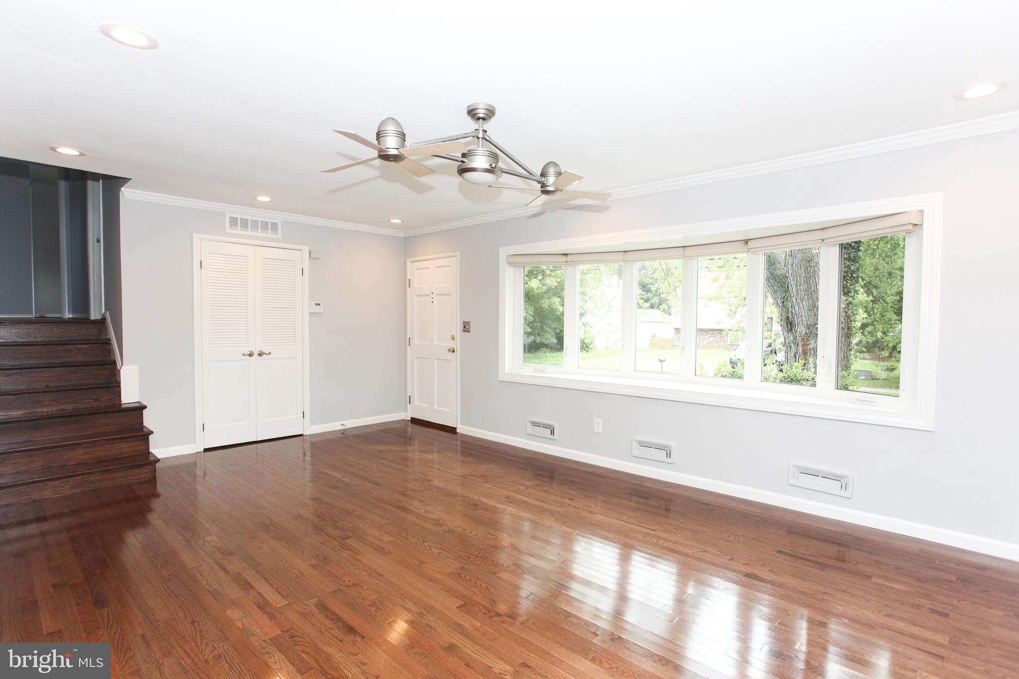 6003 Johnnycake Road Catonsville, MD 21228 - Photo 8 of 47 Living Room