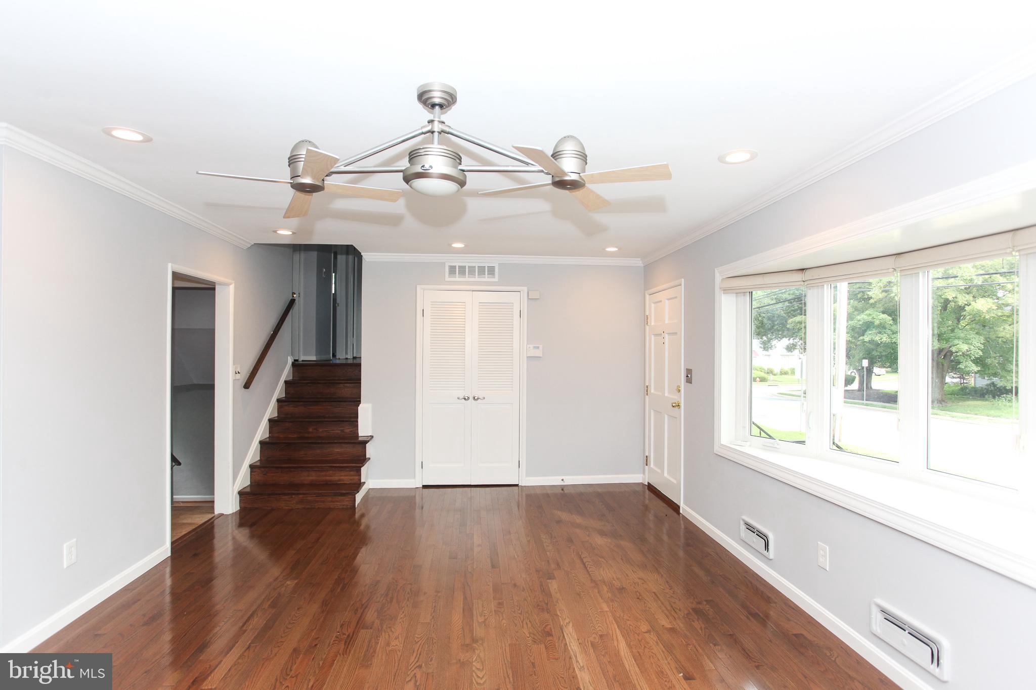 6003 Johnnycake Road Catonsville, MD 21228 - Photo 9 of 47 Living Room
