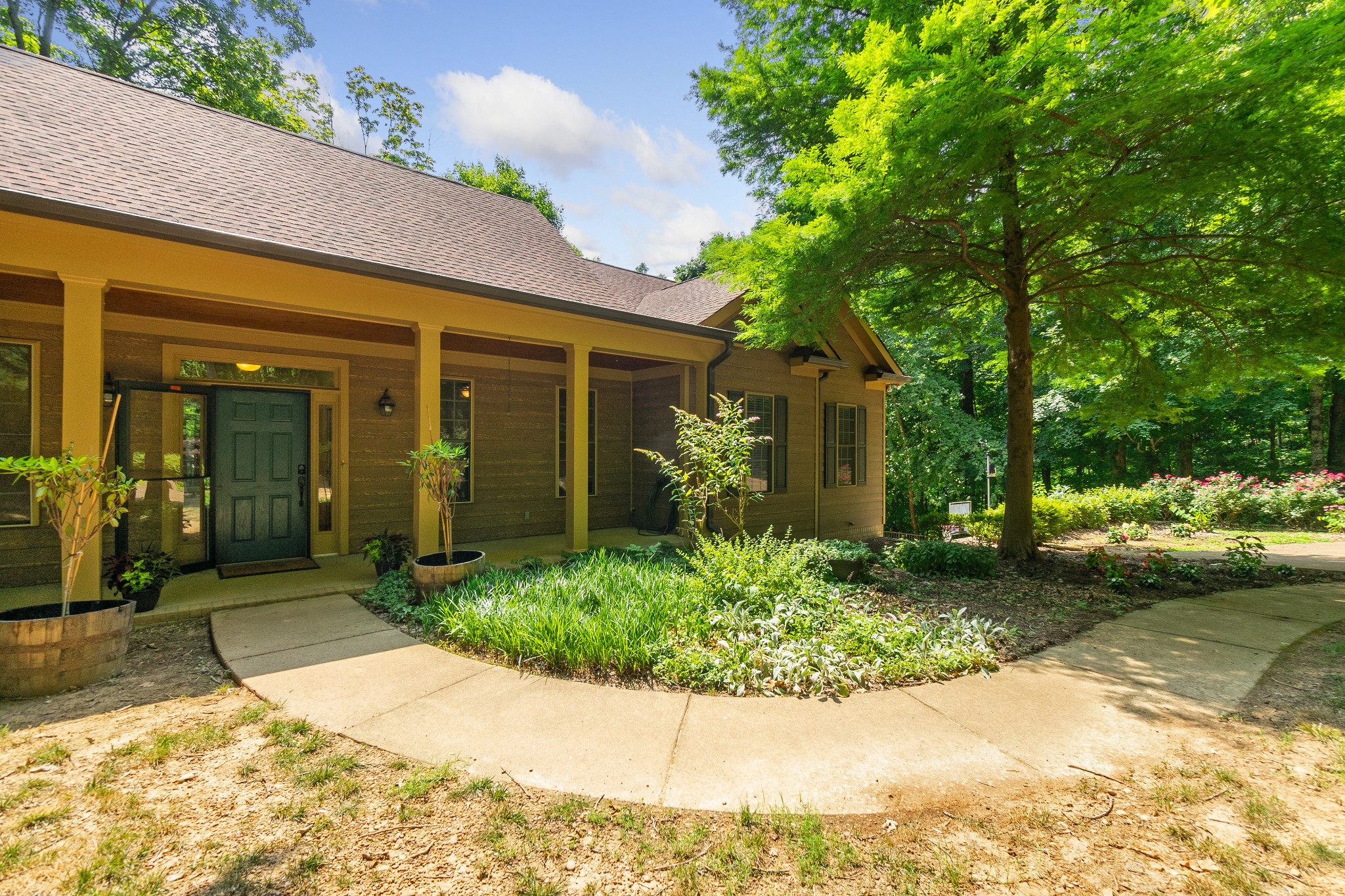 3000 Jubilee Ridge Road Franklin, TN 37069 - Photo 3 of 55 a view of a house with a garden