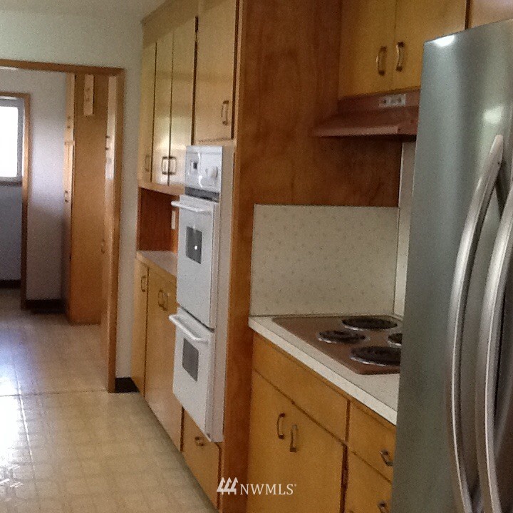 602 Military Road East Tacoma, WA 98445 - Photo 4 of 19 Gallery Image 4