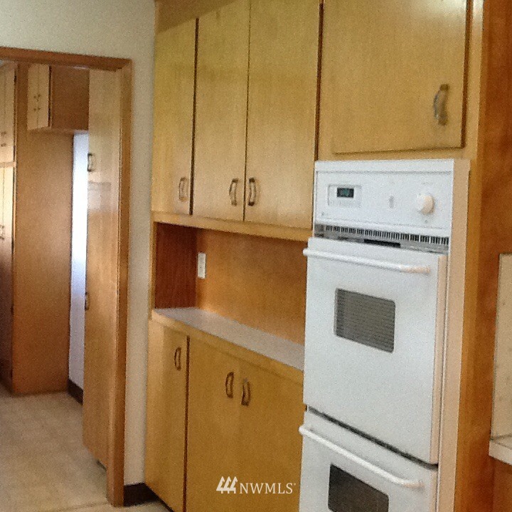 602 Military Road East Tacoma, WA 98445 - Photo 5 of 19 Gallery Image 5