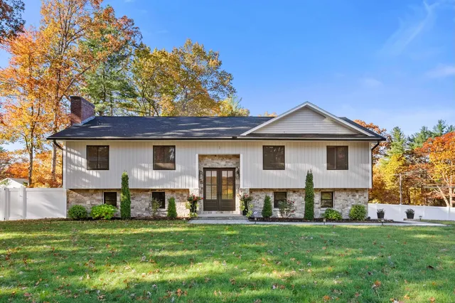 $799,900 | 3 Robin Drive, Hudson, NH 03051