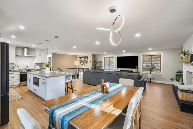 $799,900 | 3 Robin Drive, Hudson, NH 03051