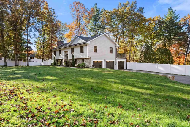 $799,900 | 3 Robin Drive, Hudson, NH 03051