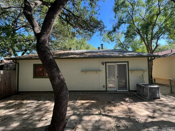 $1,750 | 7339 Hunters Land, San Antonio, TX 78249