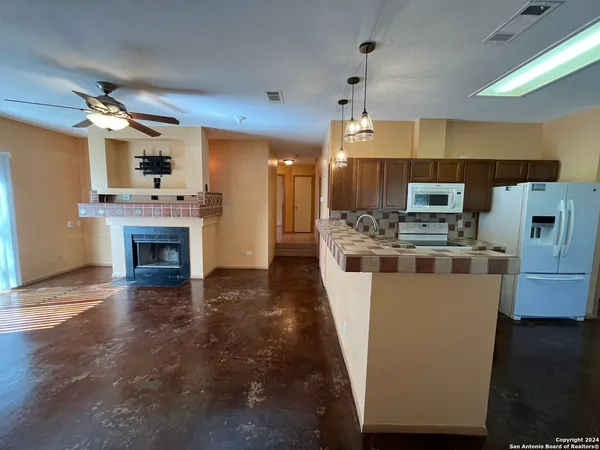 $1,750 | 7339 Hunters Land, San Antonio, TX 78249