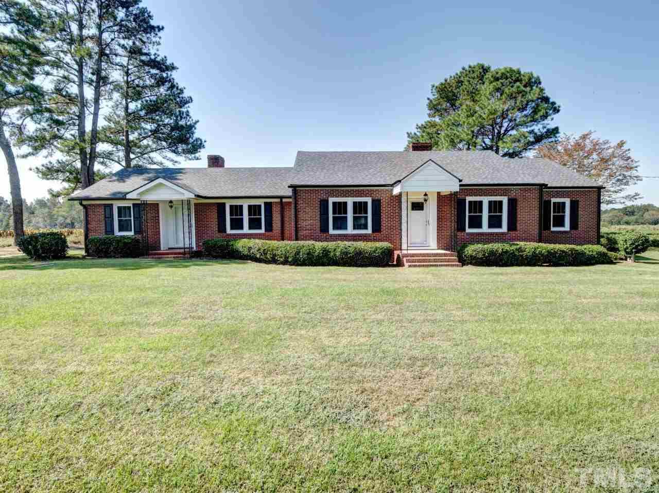 brick veneer beauty, owned by only one family,