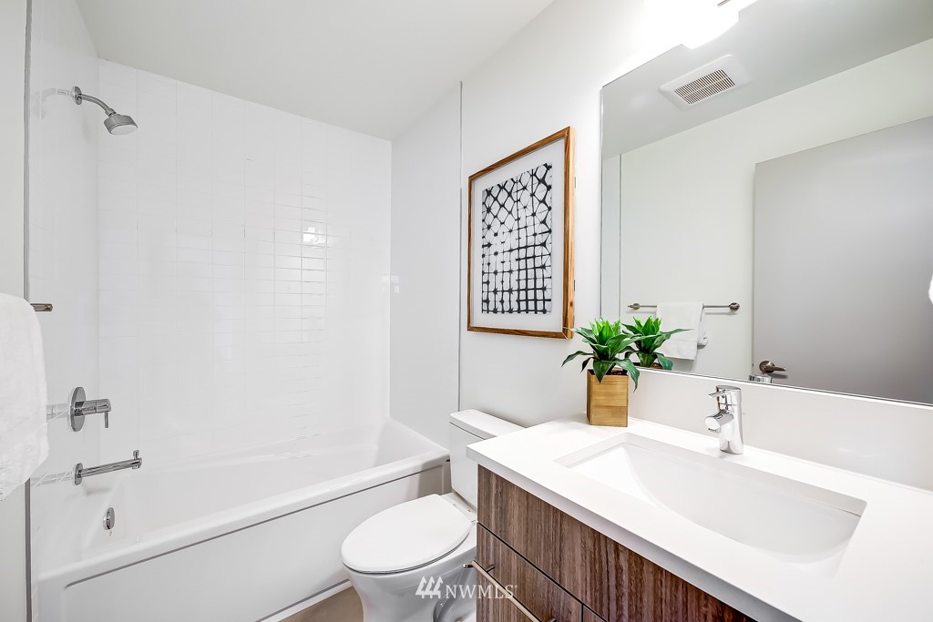 4315 Southwest Frontenac Street, Unit B Seattle, WA 98136 - Photo 15 of 21 Gallery Image 15