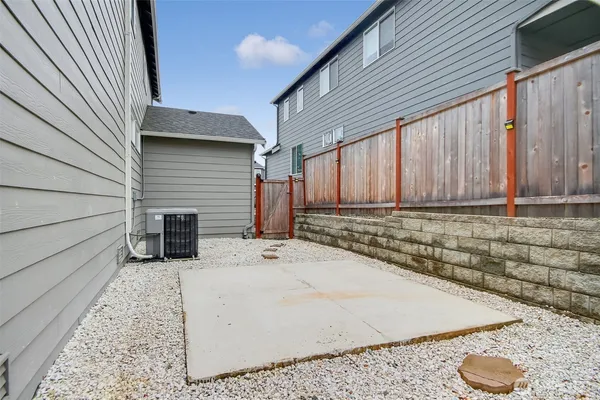 a view of a house with backyard