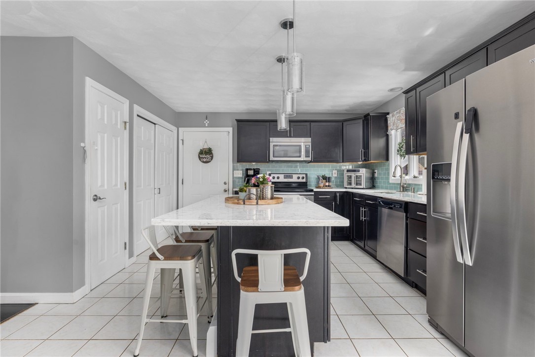 14 Canton Court Cranston, RI 02921 - Photo 6 of 50