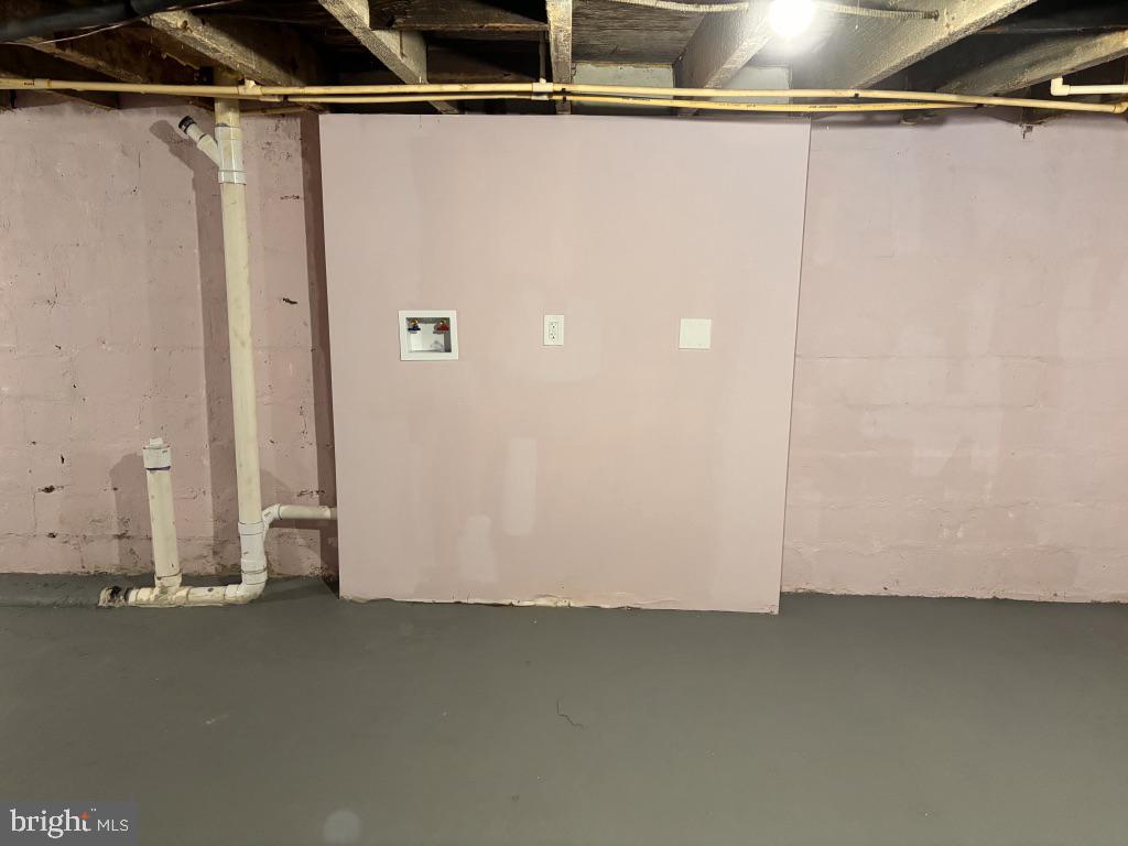 1220 North Potomac Street Baltimore, MD 21213 - Photo 33 of 34 Washer/Dryer Hookup