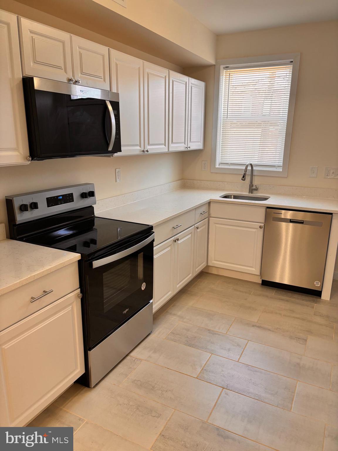 1220 North Potomac Street Baltimore, MD 21213 - Photo 5 of 34 Beautiful new gourmet Kitchen w/ quartz top