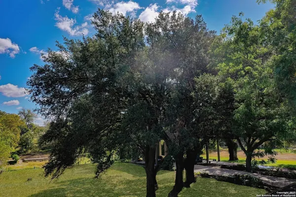 a view of an outdoor space
