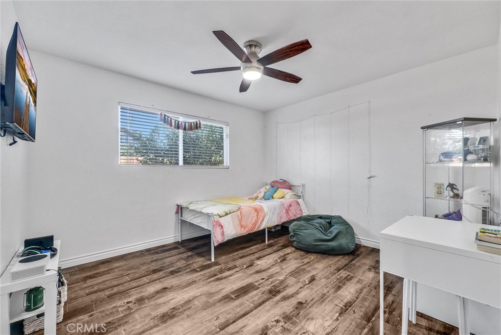 6220 Filkins Avenue Rancho Cucamonga, CA 91737 - Photo 20 of 37 a bedroom with a bed and a desk