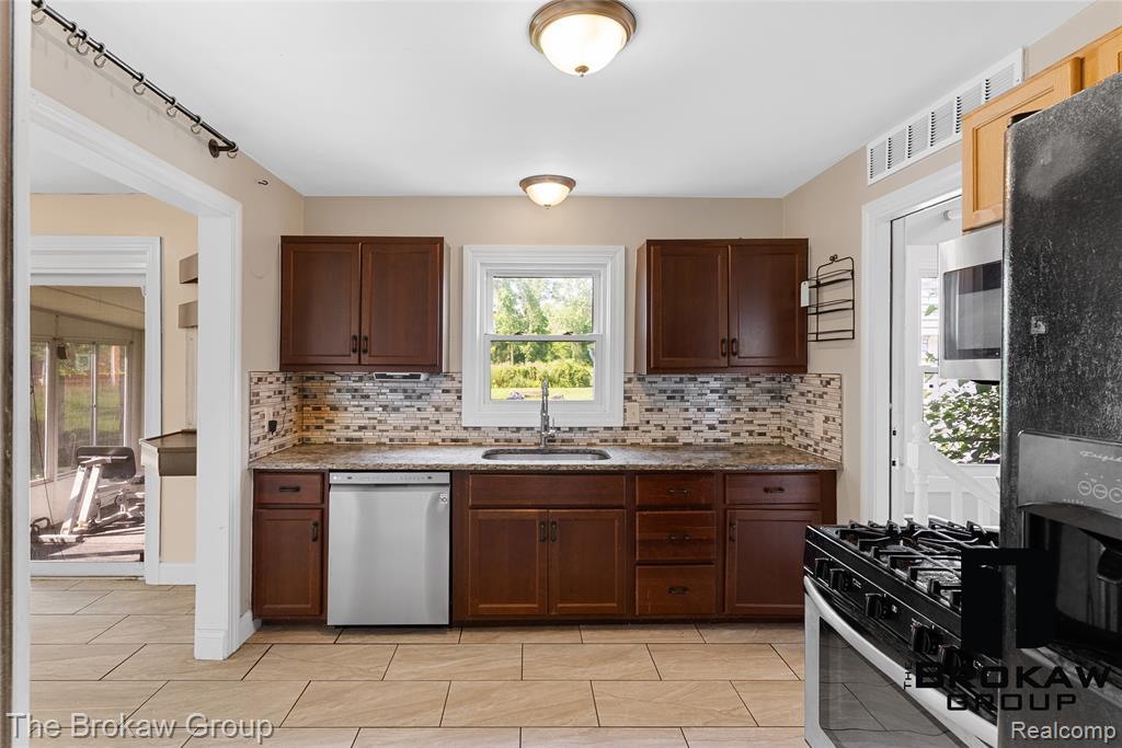 7087 Lapeer Road Davison, MI 48423 - Photo 23 of 37