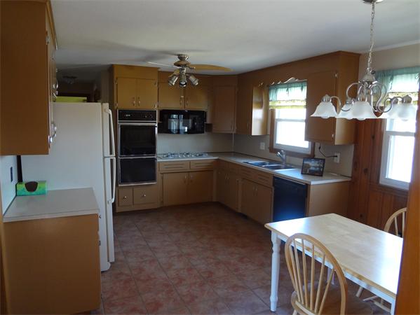 137 Homestead Avenue Springfield, MA 01151 - Photo 3 of 14 Gallery Image 3