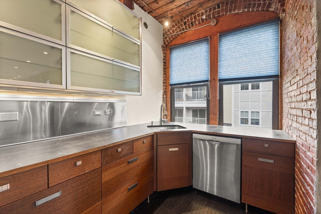 27 Fayette Street, Unit 302 Beverly, MA 01915 - Photo 10 of 24
