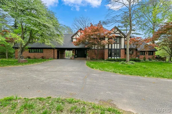 $499,999 | 250 Quindaro Drive, Florissant, MO 63034