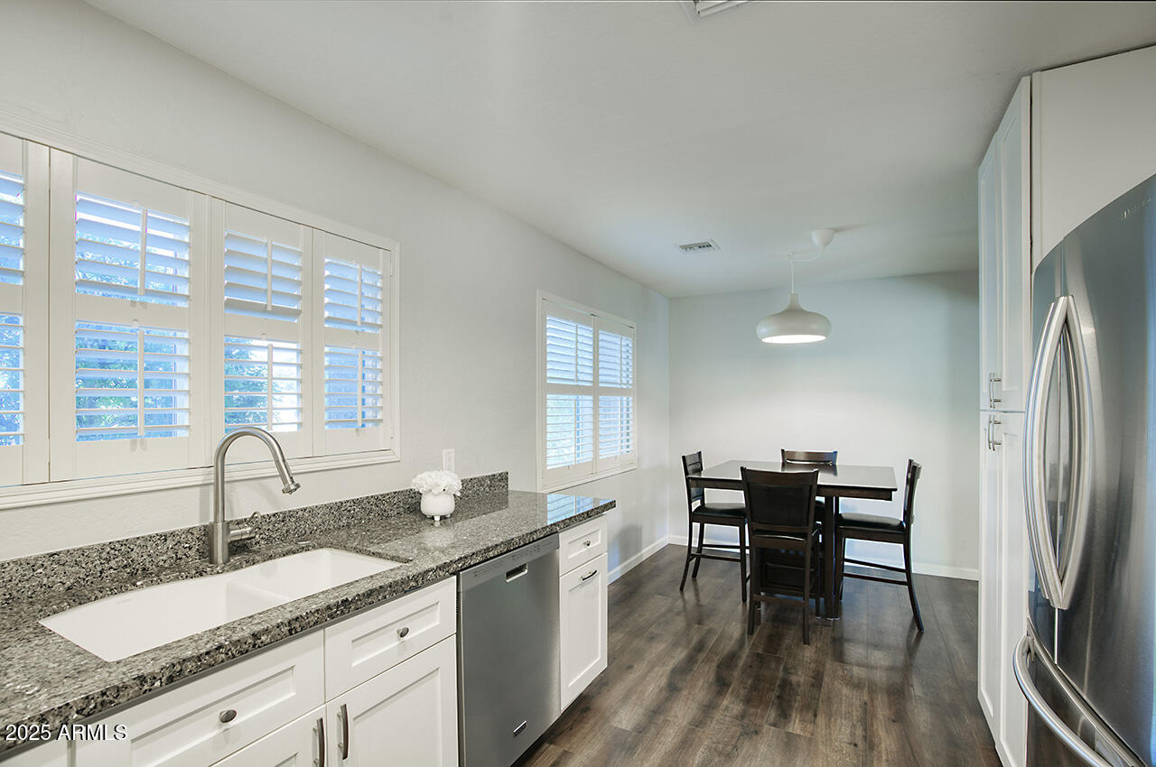 4339 East Osborn Road Phoenix, AZ 85018 - Photo 8 of 21 Kitchen /dining room