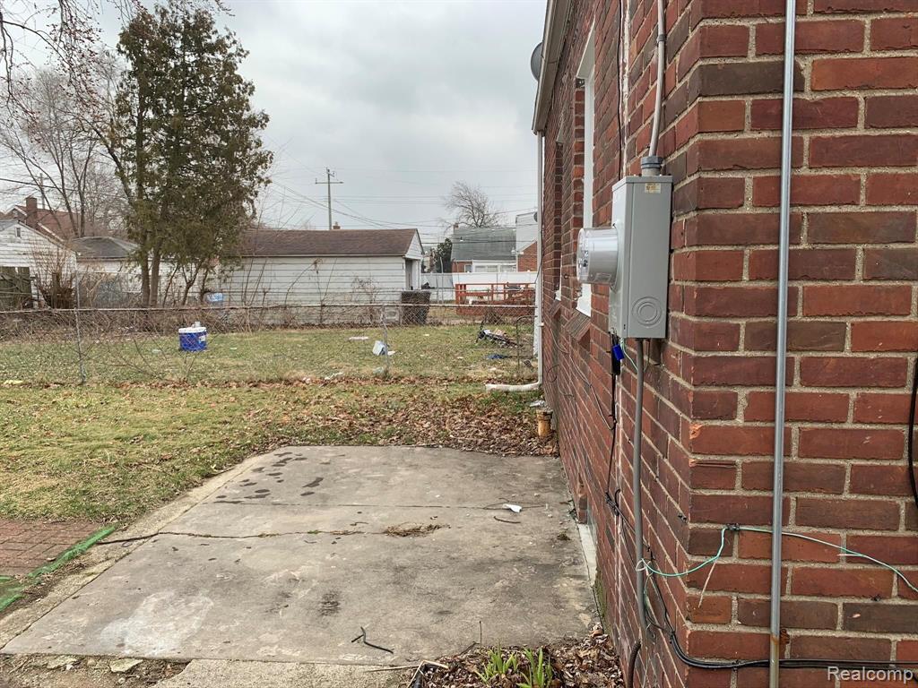 17560 Sunderland Road Detroit, MI 48219 - Photo 4 of 40