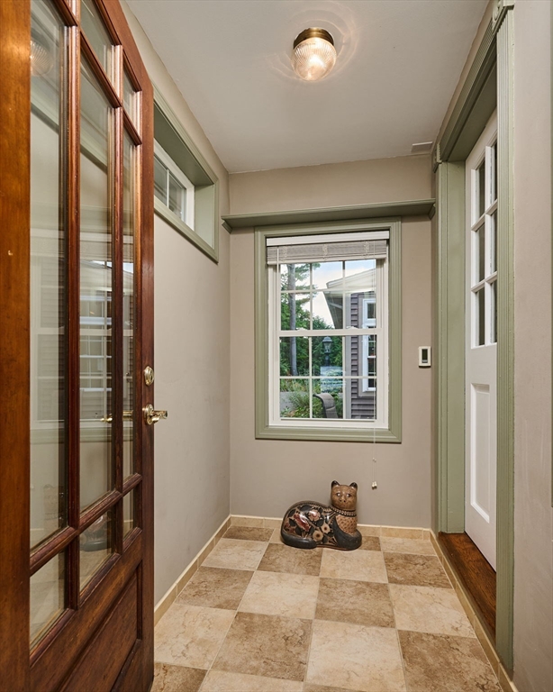 236 North Maple Street Northampton, MA 01062 - Photo 4 of 39