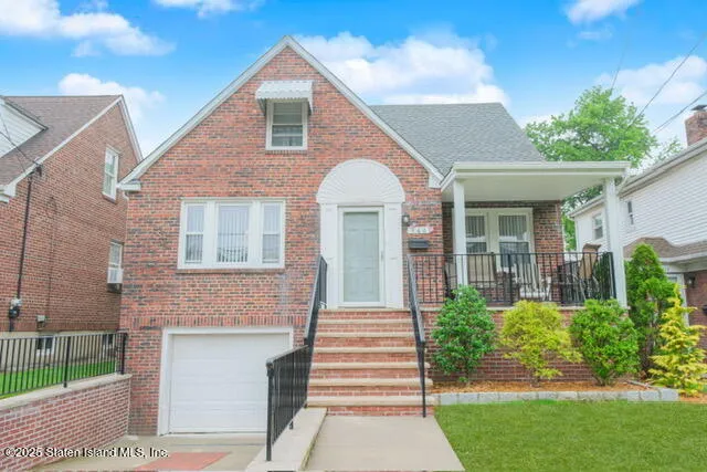 $895,000 | 160 Westcott Boulevard | Westerleigh
