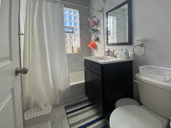 $1,950 | 5354 West Byron Street, Unit 2, Chicago, IL 60641