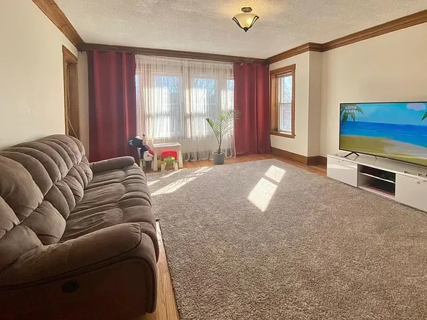 $1,950 | 5354 West Byron Street, Unit 2, Chicago, IL 60641