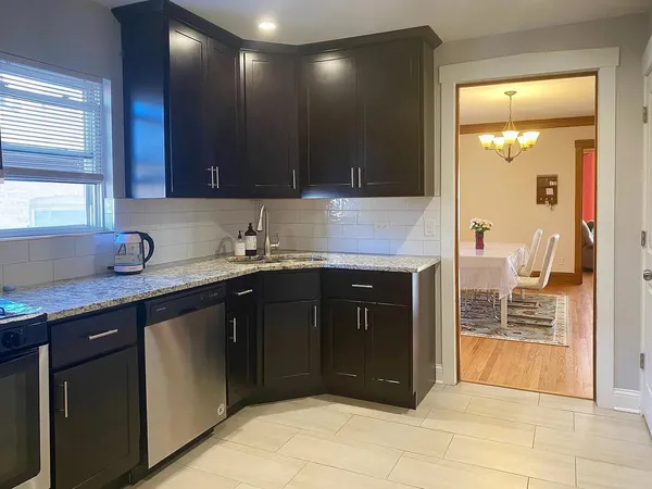 $1,950 | 5354 West Byron Street, Unit 2, Chicago, IL 60641